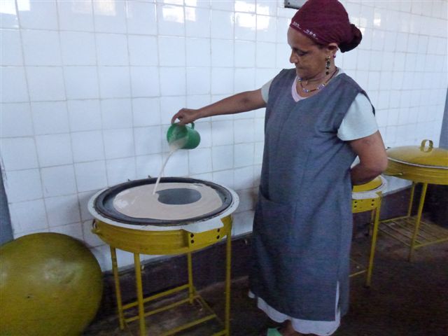 Freie Mitarbeiterin in der Küche in Harar